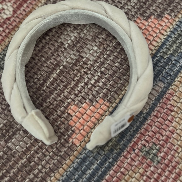 NWT Free People Cream Velvet Headband - Picture 2 of 3